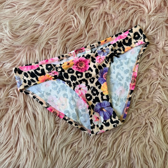 PINK Victoria’s Secret NWT Floral & Leopard Print Extra Low Rise Bikini Undies M - Picture 1 of 7